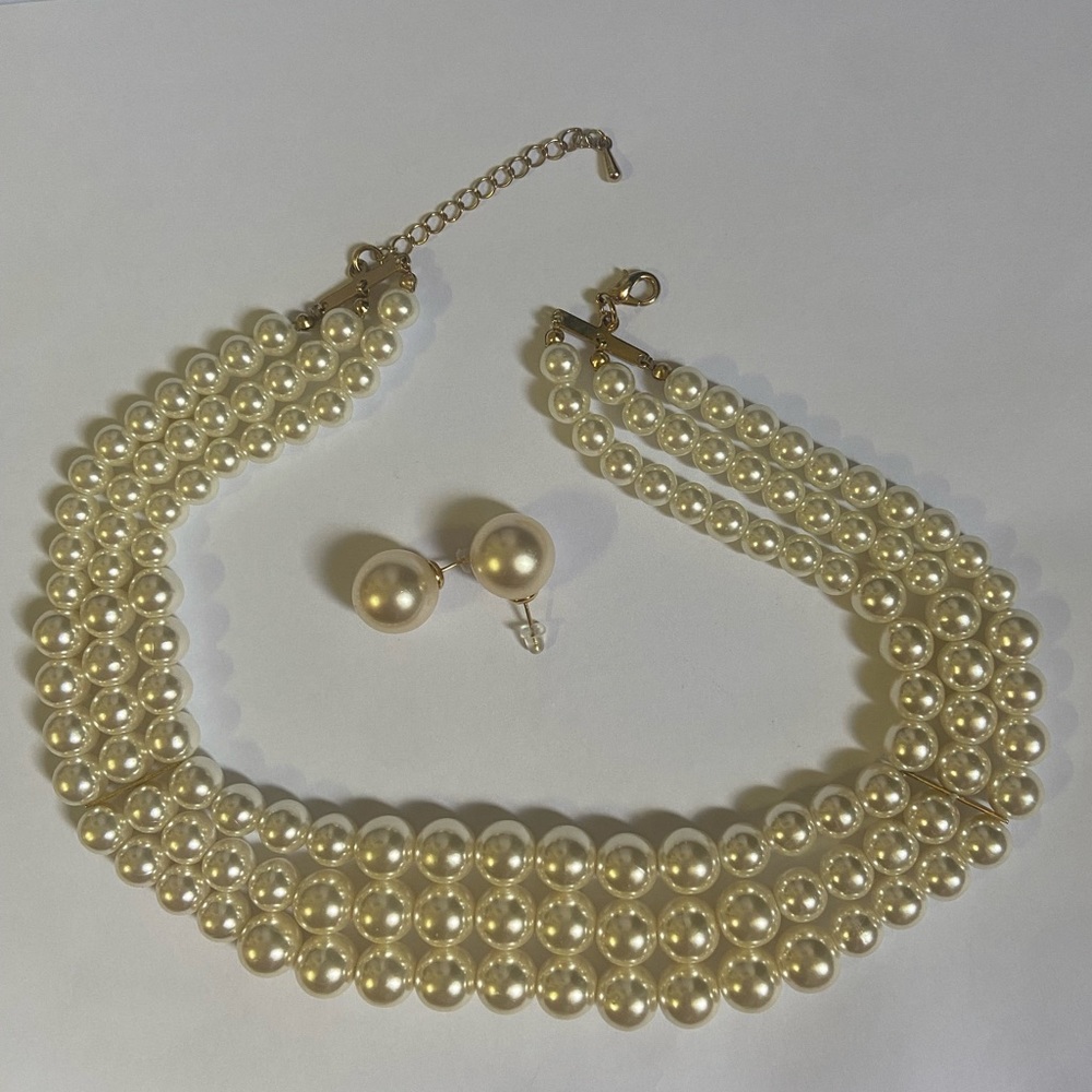 Vintage White Faux Pearl Triple Strand Choker Necklace & Earring ⚪️